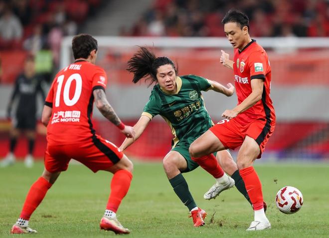 李金羽笑开花了！一分钱不花官宣一名国脚级王牌中场，曾留洋欧洲