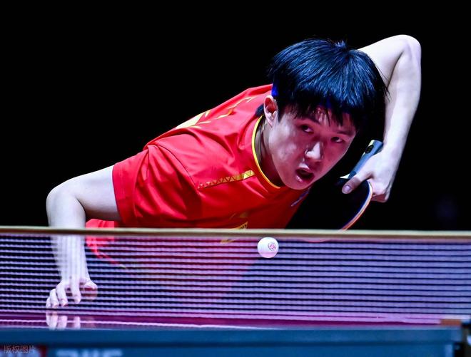 别再瞎使劲！乒乓球发球想发转，核心技巧就这几招